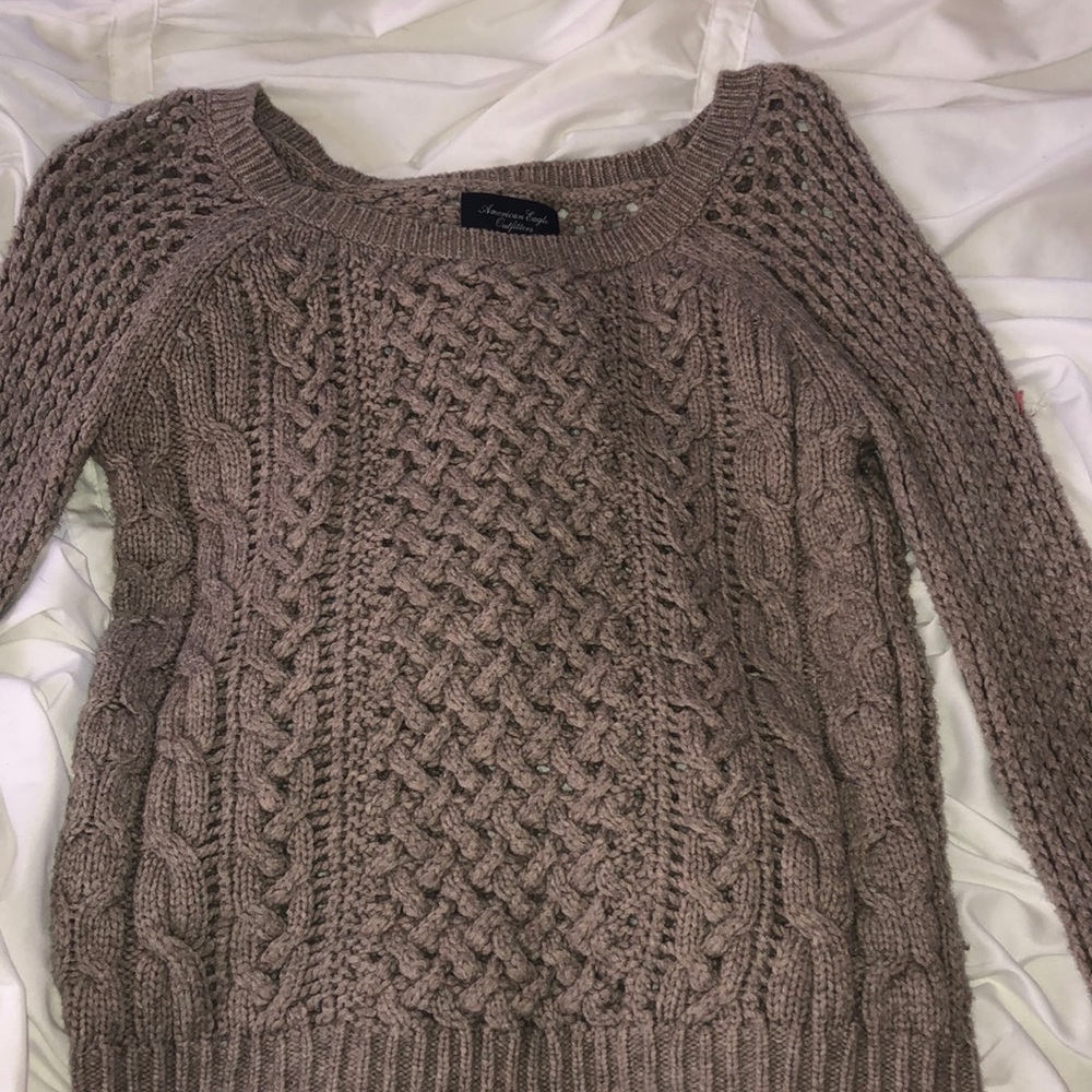 grey knitted sweater